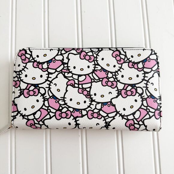 Hello Kitty Sanrio Deluxe Wallet - Picture 1 of 3